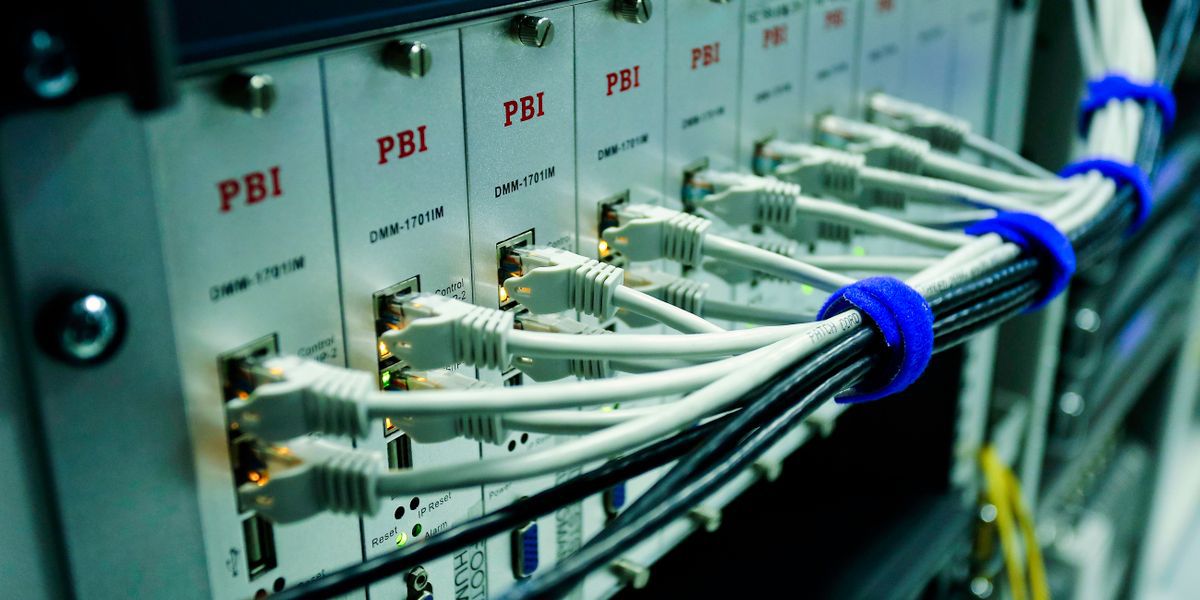 Proton VPN 加密隧道节点间的网络交换设备